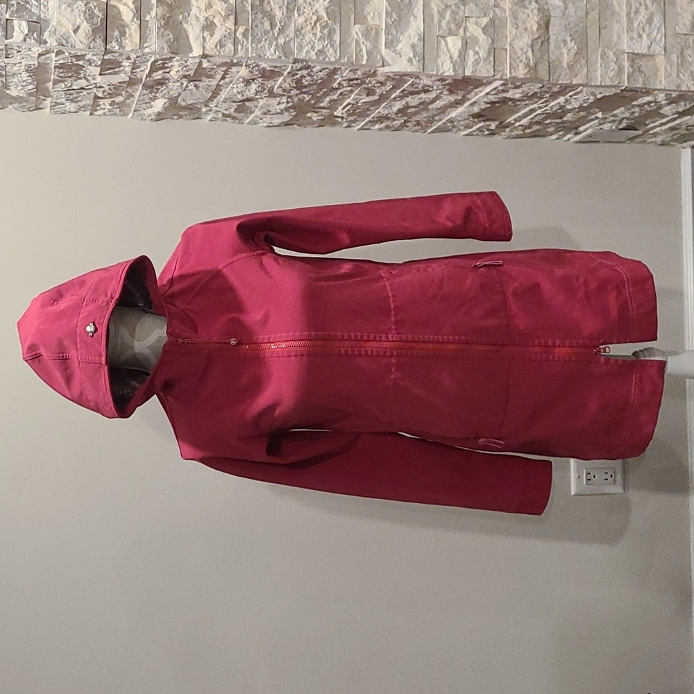 Lululemon apres yoga hooded Rain jacket pink